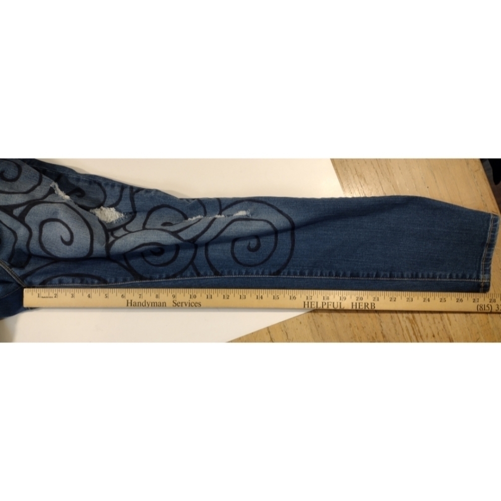 Women's Torrid Blue Skinny Jeans with Black Swirl Design; 18 - Picture 7 of 16